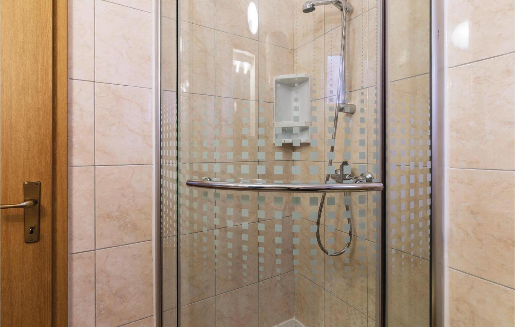 1 Bedroom Gorgeous Apartment In Банджоле Экстерьер фото